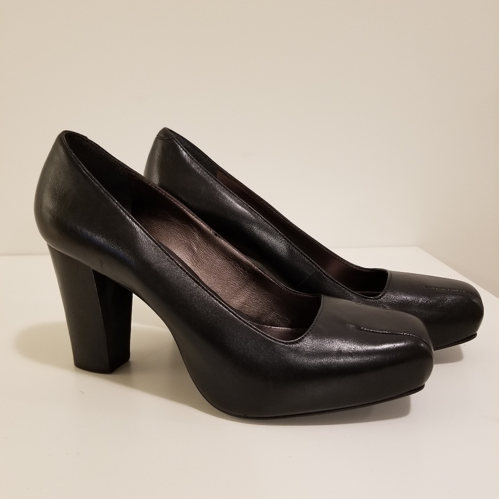 Pour la Victoire Platform Heels